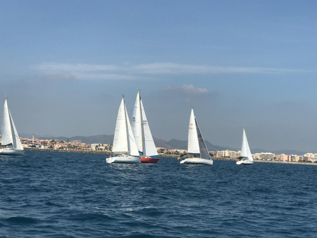 Regata a vela en Valencia.jpg